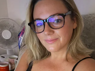 GoldenHourGirl video