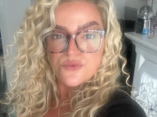 curlycherryuk live cam video preview